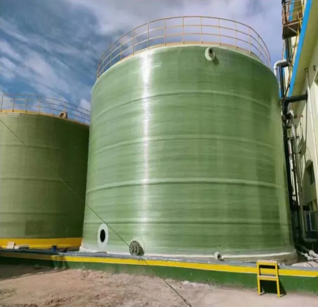 Hình ảnh thực tế Bồn FRP Trụ Đứng 2000L